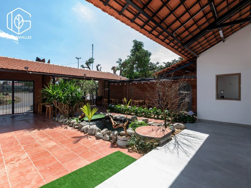 thiết kế nhà vườn đẹp xây bằng gạch đỏ