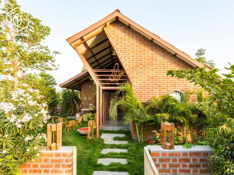 thiết kế nhà vườn đẹp xây bằng gạch đỏ