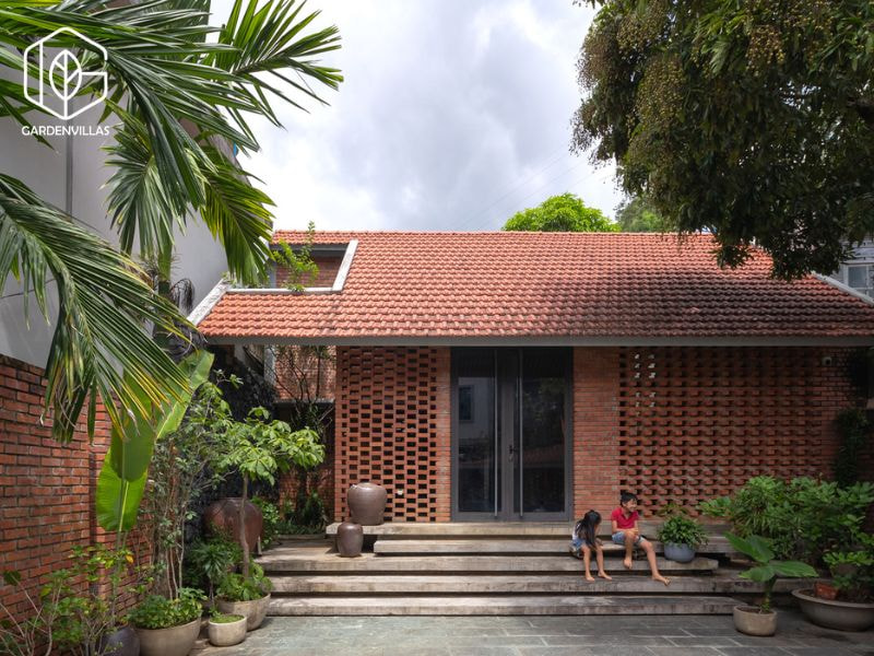 thiết kế nhà vườn đẹp xây bằng gạch đỏ