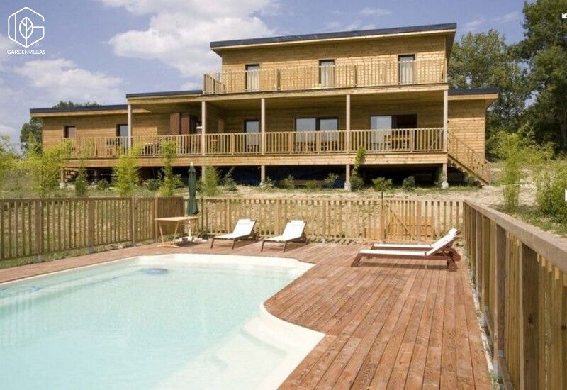 thiết kế nhà gỗ sân vườn