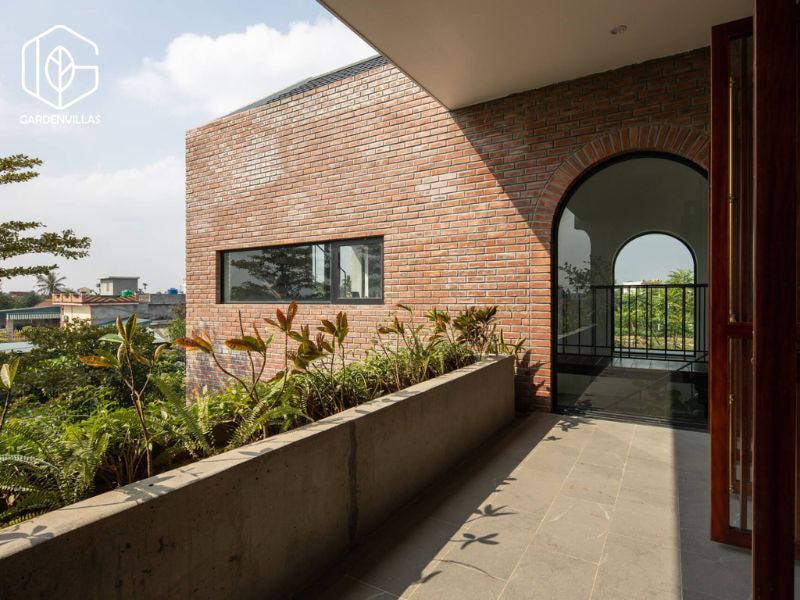 thiết kế nhà vườn đẹp xây bằng gạch đỏ