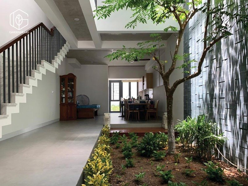 thiết kế nhà có sân vườn ở giữa