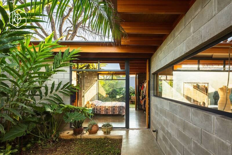 thiết kế nhà có sân vườn ở giữa