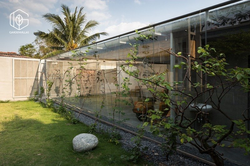 thiết kế nhà có sân vườn ở giữa